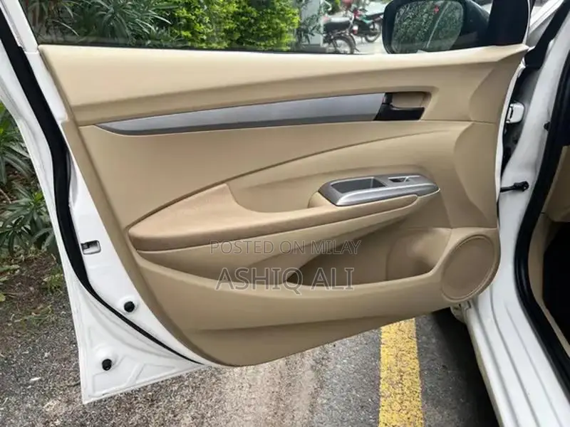 Honda City i-VTEC Sedan Prosmetic Genuine Car