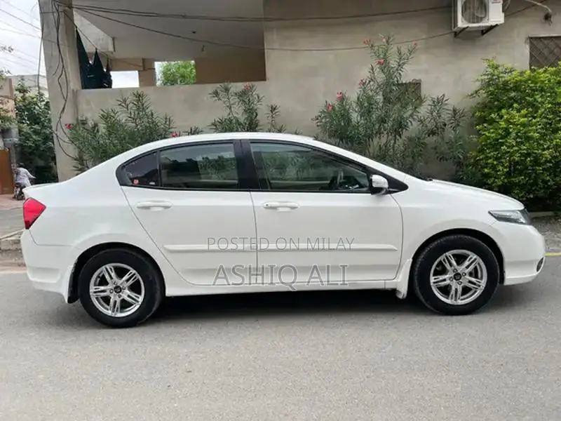 Honda City i-VTEC Sedan Prosmetic Genuine Car