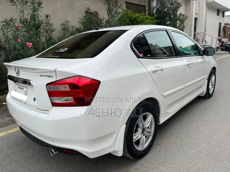 Honda City i-VTEC Sedan Prosmetic Genuine Car