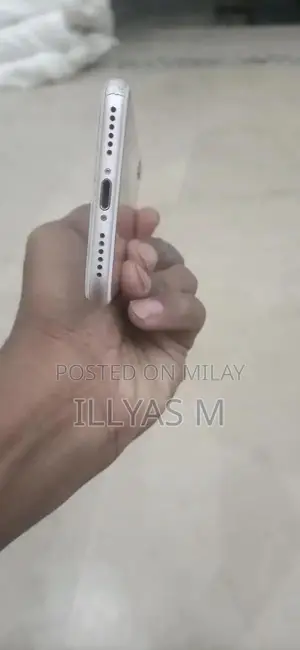 Apple iPhone 7 32GB Smartphone - Excellent Condition