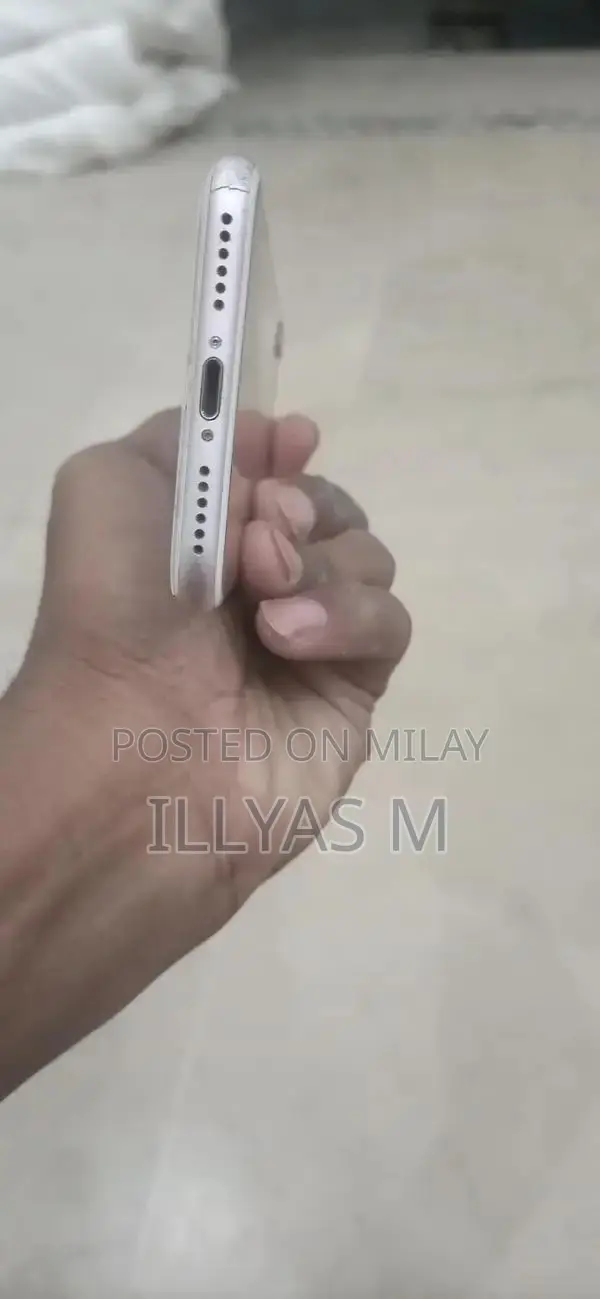 Apple iPhone 7 32GB Smartphone - Excellent Condition