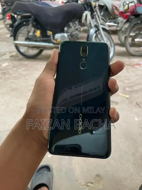 Oppo F11 Blue Smartphone with Clouer Design