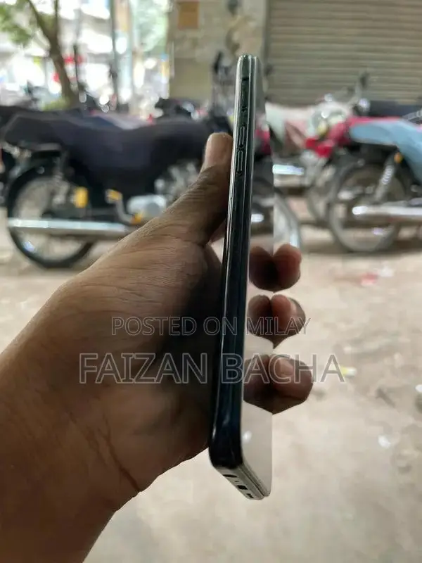 Oppo F11 Blue Smartphone with Clouer Design