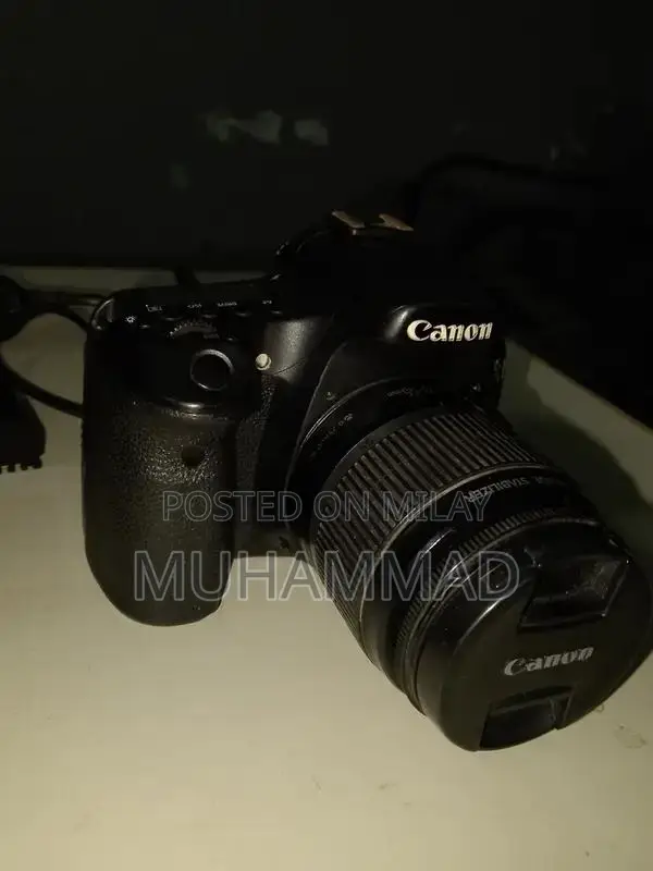 Canon 70D Digital SLR Camera with Advanced Imaging Features