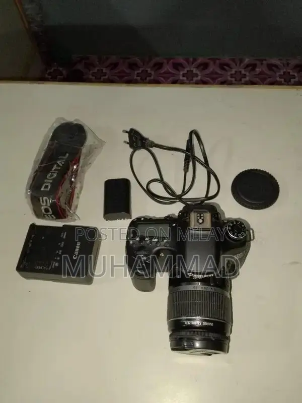 Canon 70D Digital SLR Camera with Advanced Imaging Features