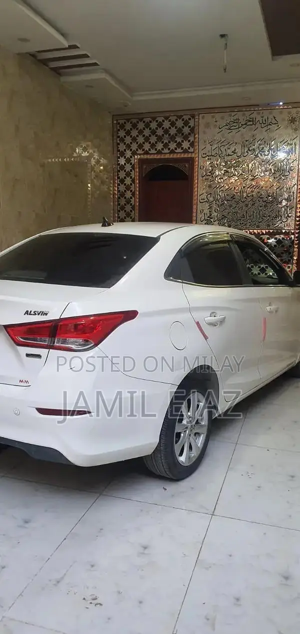 Alsvin Lumear Compact Sedan - Reliable Urban Driving Experience