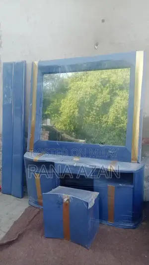 Nearly New Bedroom Furniture Set in Excellent Condition