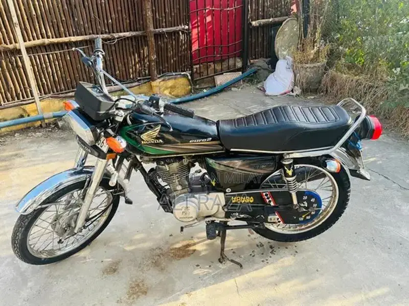 Honda CG 125 Motorcycle - Single Cylinder Bike