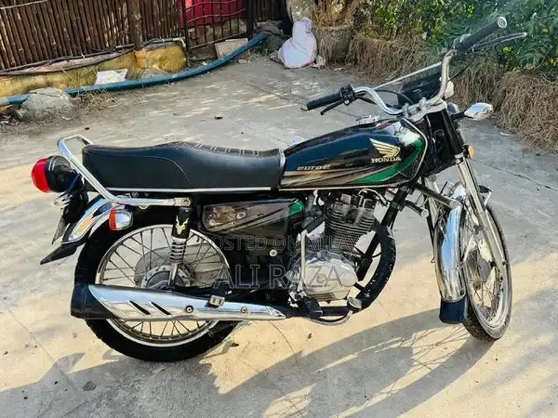 Honda CG 125 Motorcycle - Single Cylinder Bike