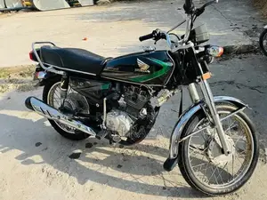 Honda CG 125 Motorcycle - Single Cylinder Bike