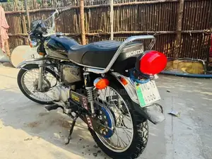 Honda CG 125 Motorcycle - Single Cylinder Bike