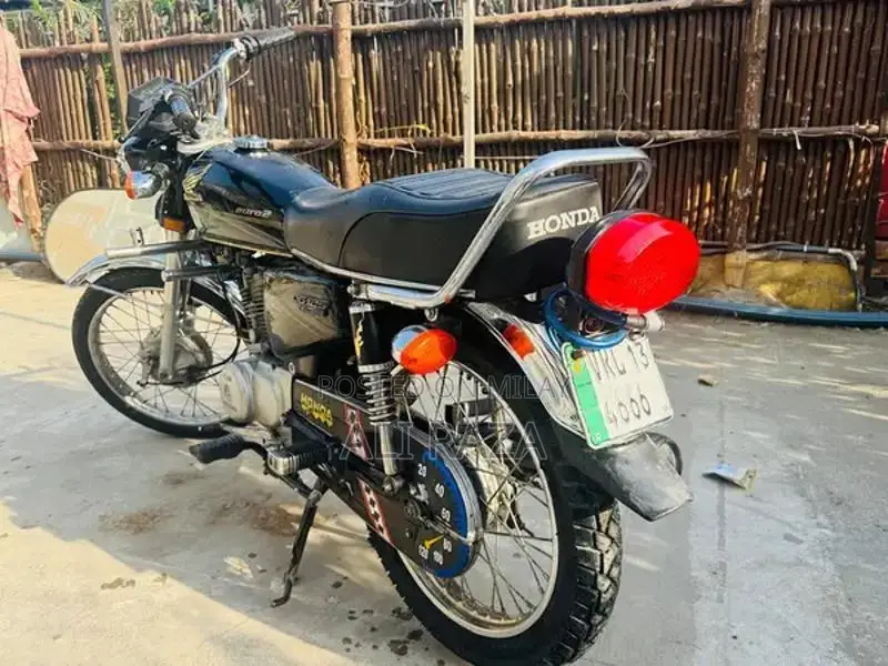 Honda CG 125 Motorcycle - Single Cylinder Bike