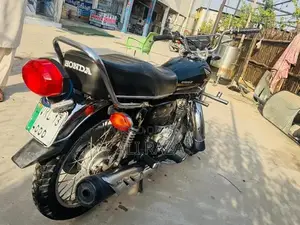 Honda CG 125 Motorcycle - Single Cylinder Bike