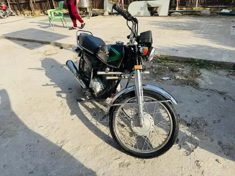 Honda CG 125 Motorcycle - Single Cylinder Bike