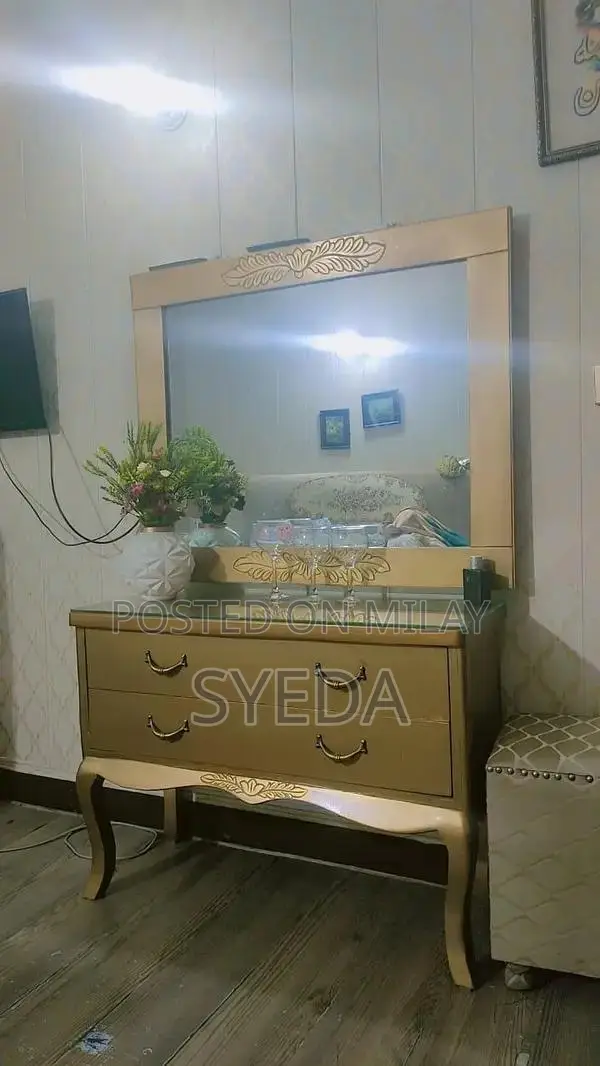 Heavy Poshish Bed Set with Dressing and Side Tables