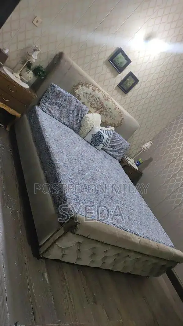 Heavy Poshish Bed Set with Dressing and Side Tables