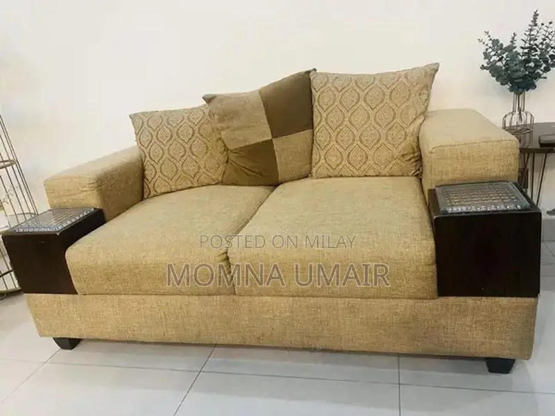 Comfortable Sofa Set with Multiple Seats in Good Condition