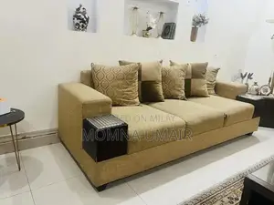 Comfortable Sofa Set with Multiple Seats in Good Condition