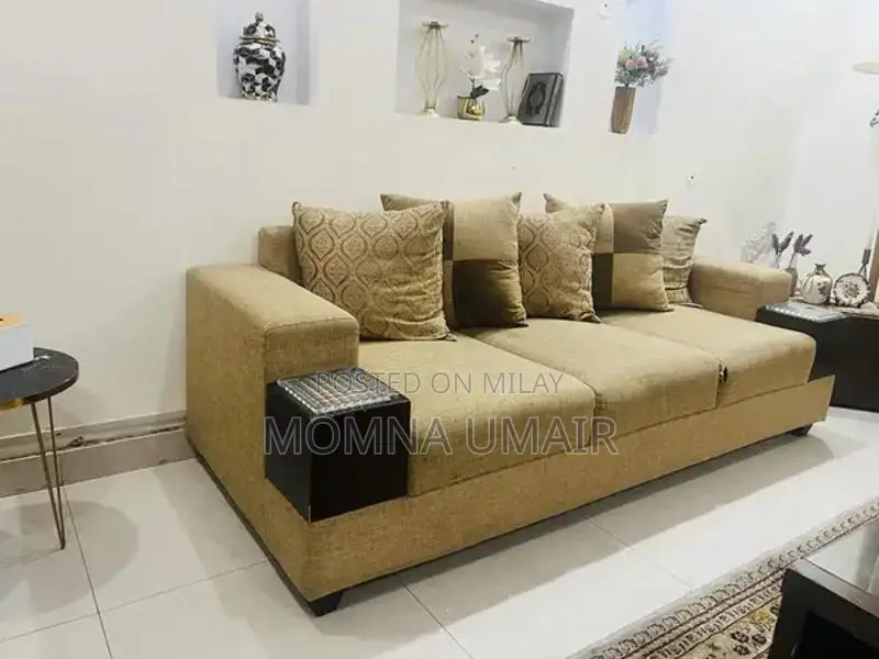 Comfortable Sofa Set with Multiple Seats in Good Condition