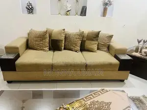 Comfortable Sofa Set with Multiple Seats in Good Condition