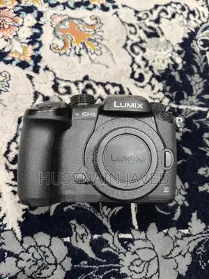 Panasonic Lumix GH5 Mirrorless Camera with 8-18mm Lens