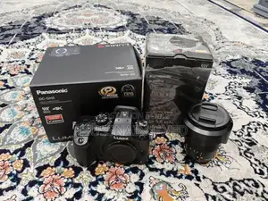 Panasonic Lumix GH5 Mirrorless Camera with 8-18mm Lens