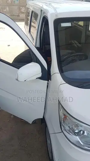 Photo - Changan Karwan Base Model Compact Passenger Van