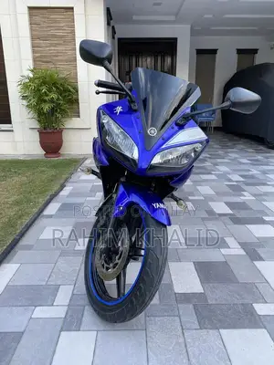 Photo - Yamaha YZF R15 Sports Motorcycle - Single Cylinder Performance Bike