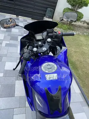 Yamaha YZF R15 Sports Motorcycle - Single Cylinder Performance Bike