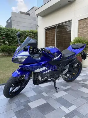 Yamaha YZF R15 Sports Motorcycle - Single Cylinder Performance Bike