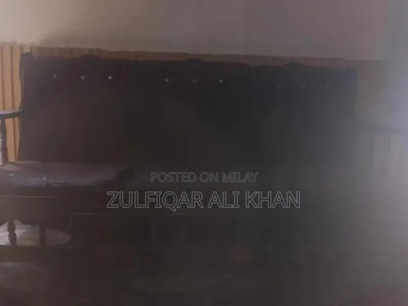 Spacious Three-Seater Sofa - Comfortable Living Room Furniture