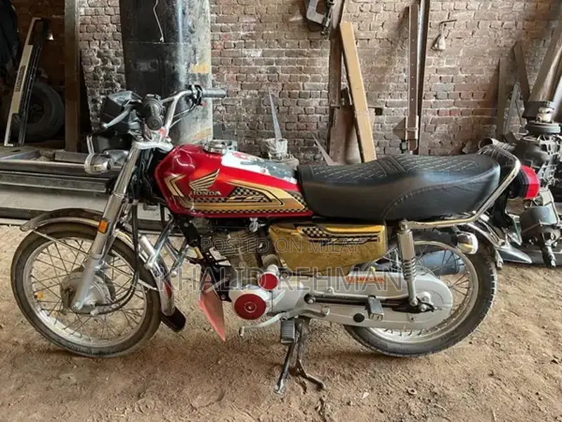 CG 125 Golden Edition Motorcycle Classic Two-Wheeler