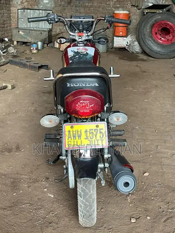 CG 125 Golden Edition Motorcycle Classic Two-Wheeler