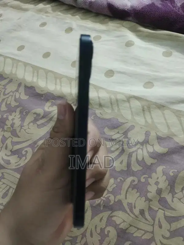 Apple iPhone 13 - Excellent Condition Smartphone