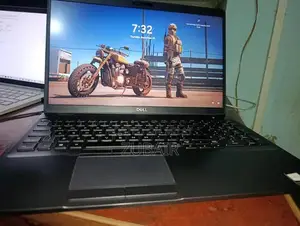 Photo - Dell Latitude 5500 Business Laptop - 15.6" Core i5 8th Gen