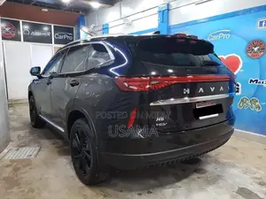 Haval H6 Hybrid SUV 2024 with Luxurious Black and Burgundy Interior