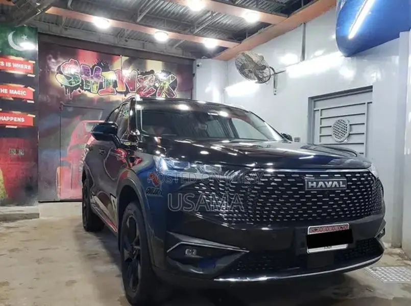 Haval H6 Hybrid SUV 2024 with Luxurious Black and Burgundy Interior