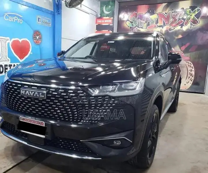 Haval H6 Hybrid SUV 2024 with Luxurious Black and Burgundy Interior
