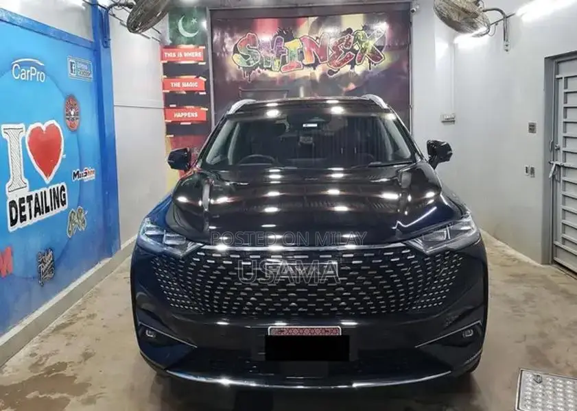 Haval H6 Hybrid SUV 2024 with Luxurious Black and Burgundy Interior