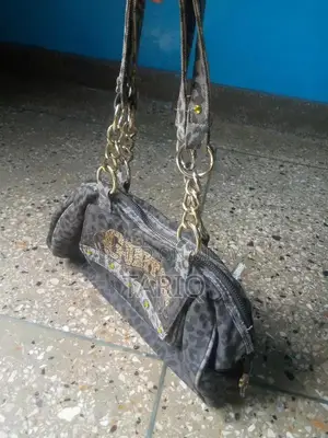 Compact Black and Brown G-Unit Handbag - Lightweight Carry Accessory