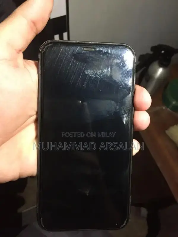 Apple iPhone 11 128GB Smartphone with Good Battery Health