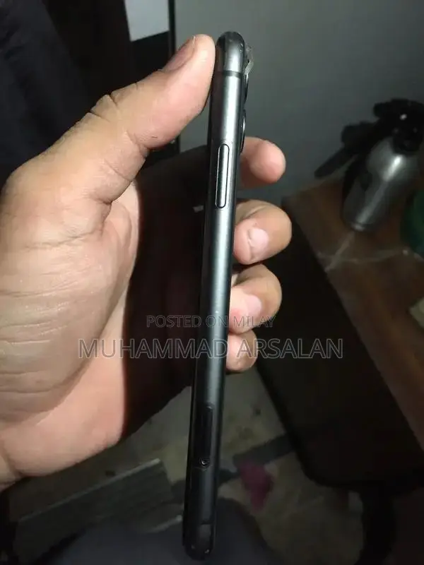 Apple iPhone 11 128GB Smartphone with Good Battery Health