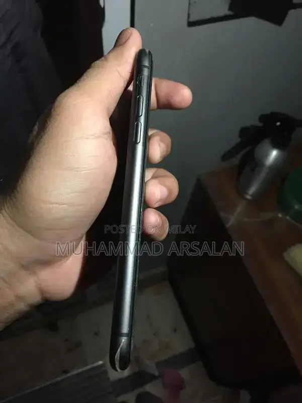 Apple iPhone 11 128GB Smartphone with Good Battery Health