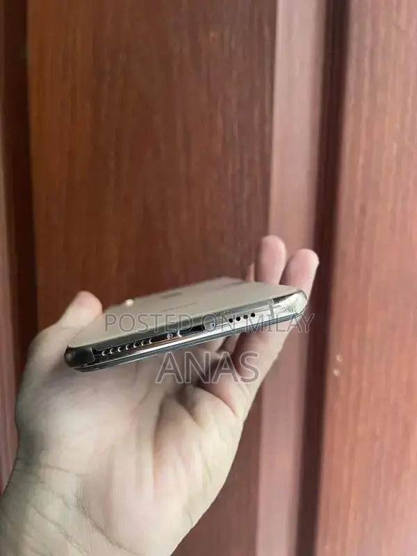 Apple iPhone XS Max 64GB Smartphone with Face ID