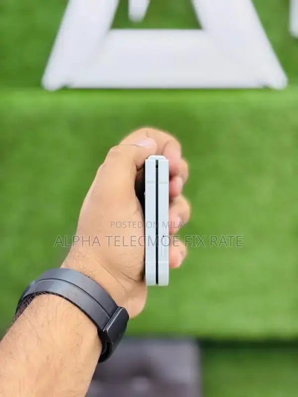 Z Flip 6 Dual SIM Smartphone 256GB Storage