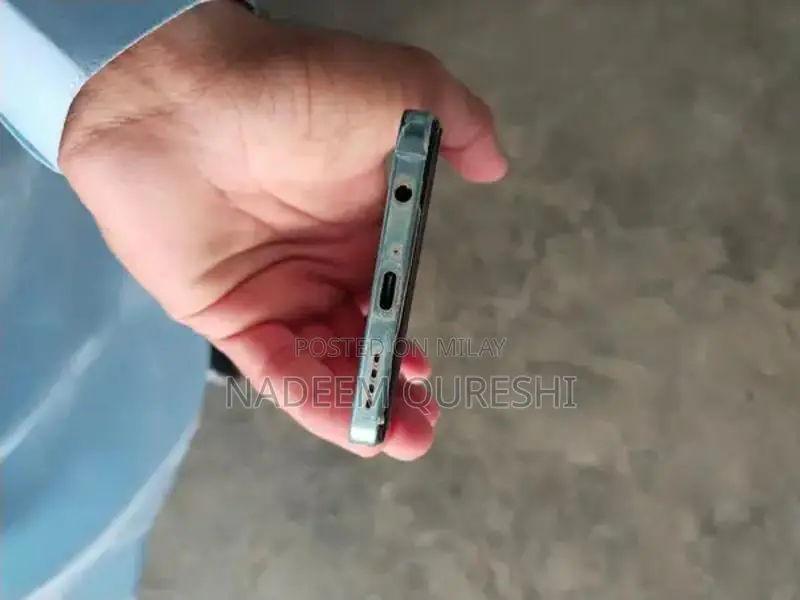 Infinix Hot 40 Smartphone - 8GB RAM, 256GB Storage