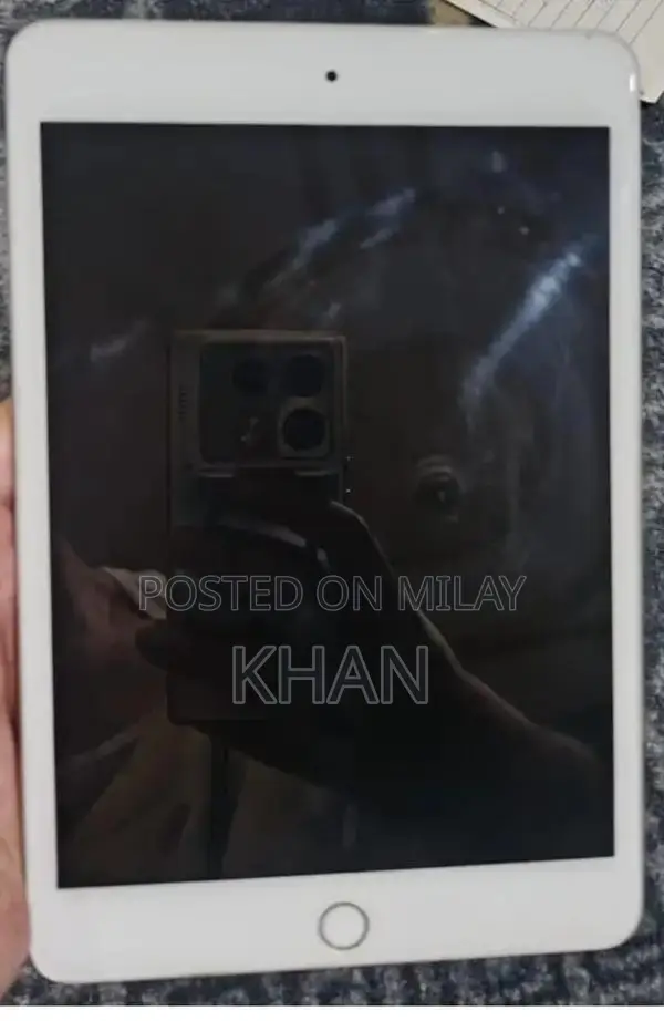 Apple iPad Mini 5 64GB Tablet with Accessories