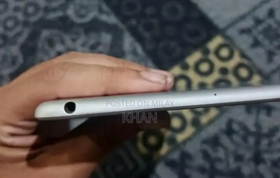 Apple iPad Mini 5 64GB Tablet with Accessories