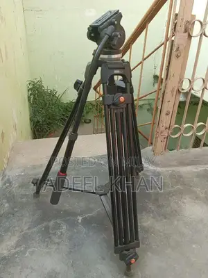 Photo - Heavy Duty Full-Size Professional Photography Camera Tripod