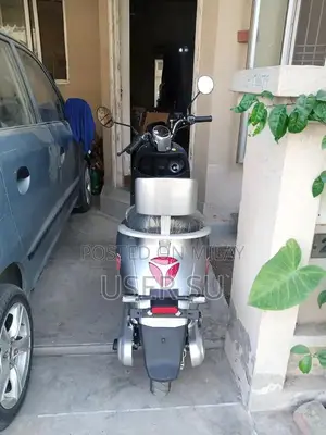 Metro M6 Electric Scooty - 50 km/h Top Speed, 70 km Range